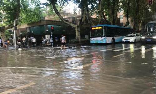 江苏暴雨预警最新消息_江苏暴雨最新消息今